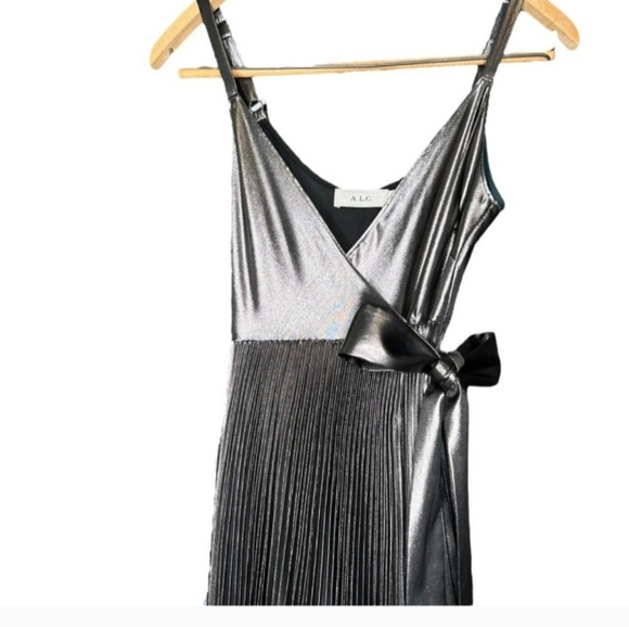 Dress - Picture 3 of 10